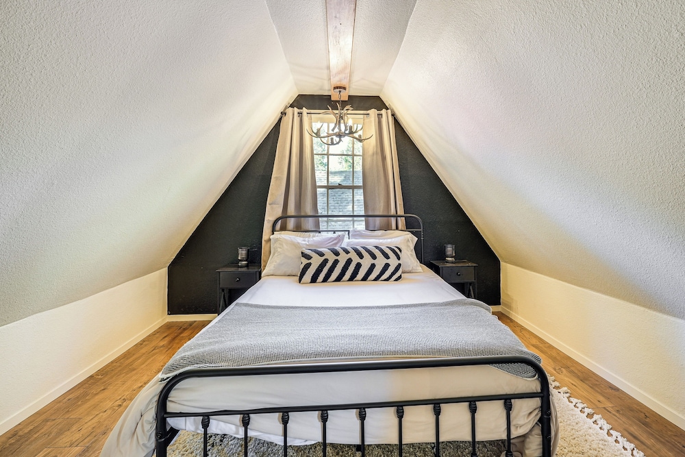 Hike, Ski & Fish: Charming Cabin in Twain Harte! view 4