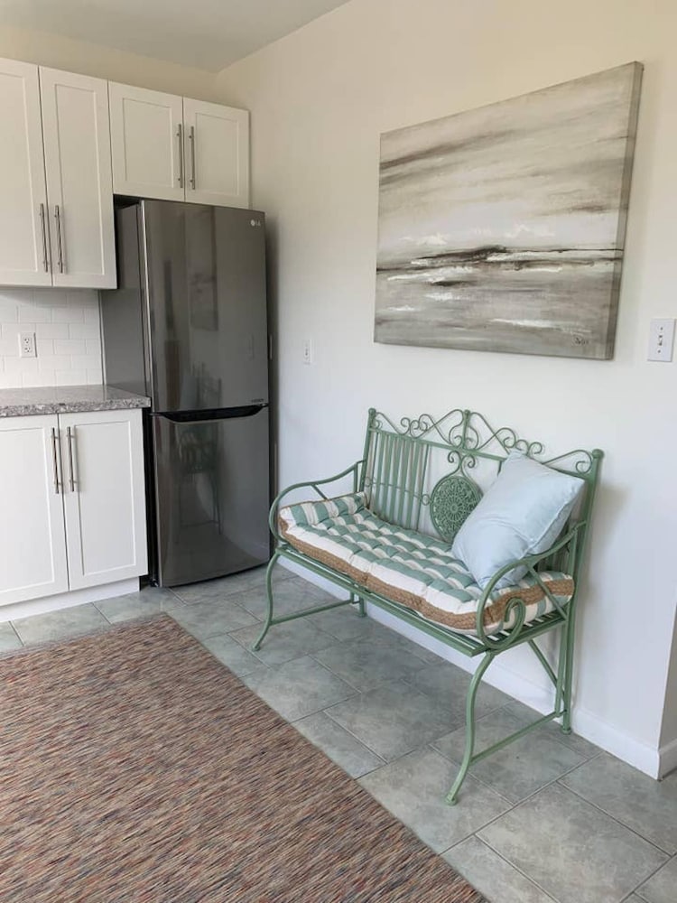 Elegant Brand New Apartment in Central Burlington