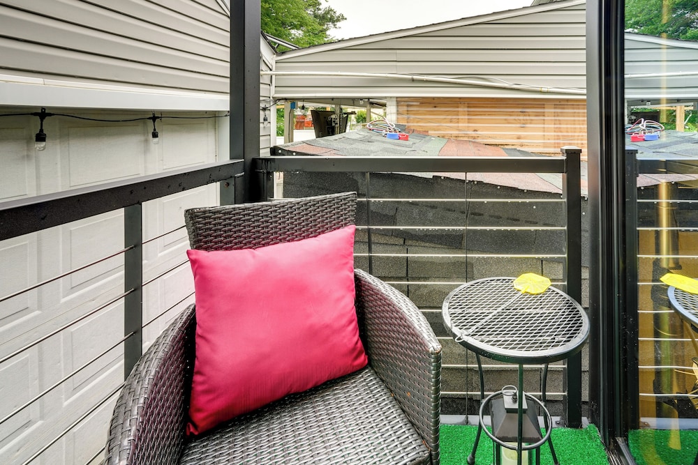 10 Mi to Leesylvania & River: Sleek Mobile Home