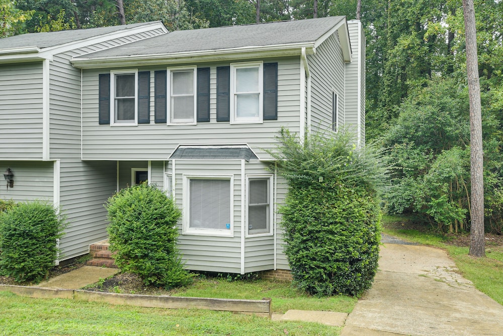 5 Mi to Dtwn: Pet-friendly Townhome in Raleigh view 5