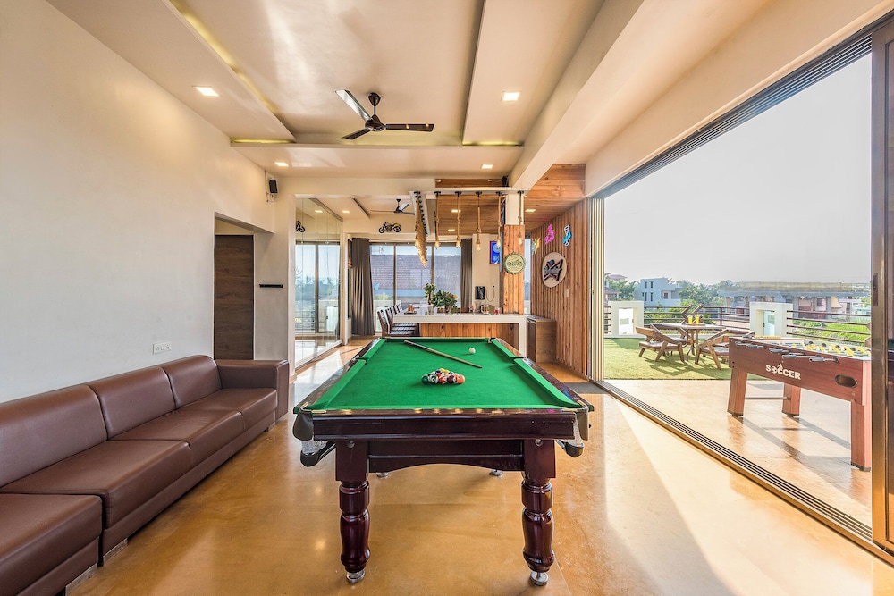 Cosmicstays Luxe Oasis Pool & Bar Villa