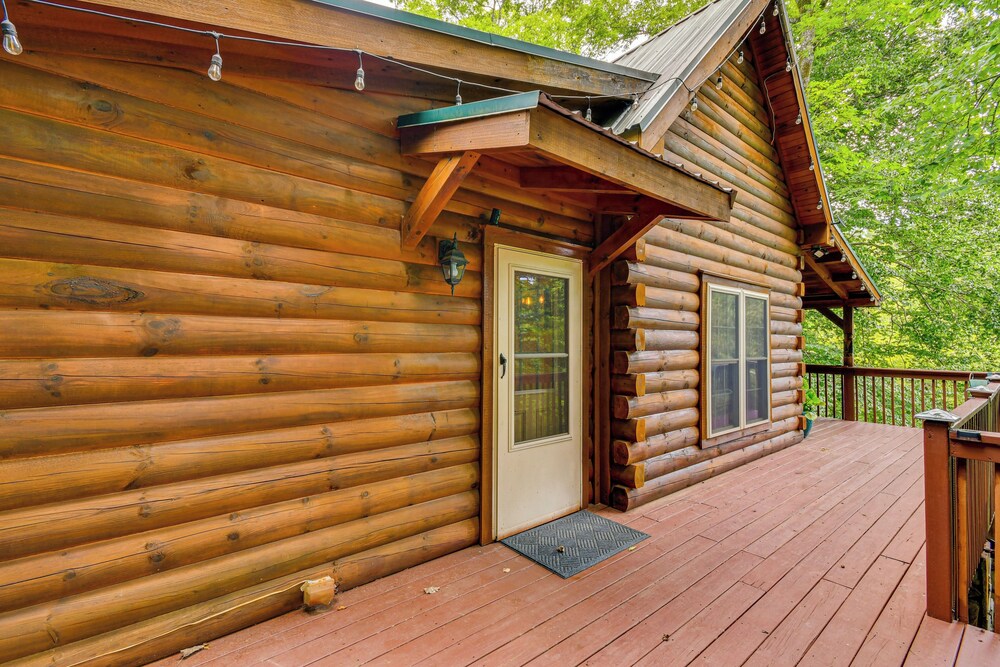 Riverfront Rutherfordton Retreat w/ Fire Pit!
