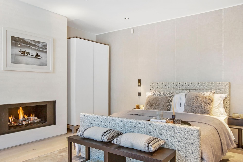 Luxurious Mews House in Pavilion Road - 3 Bedroom