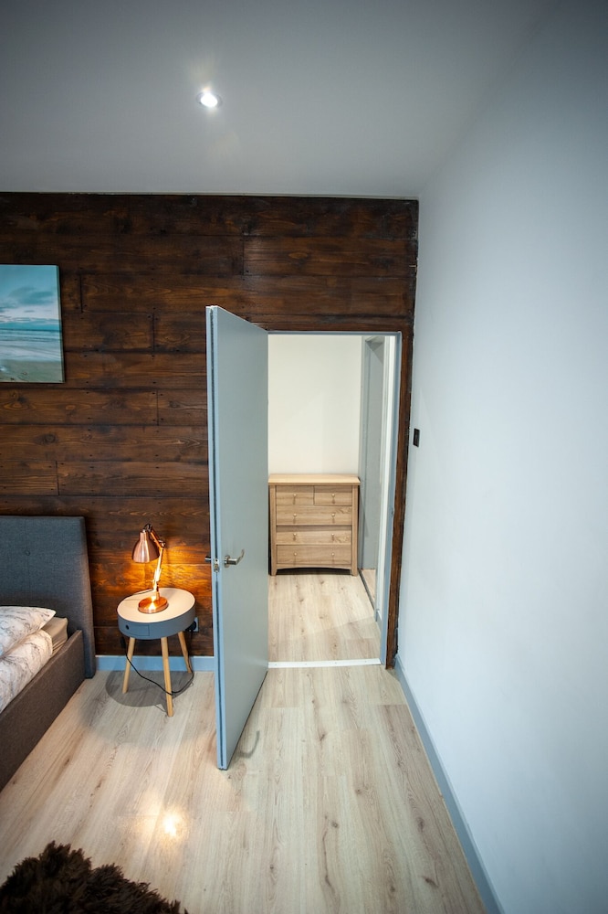 Stay With Empire- Dickson Road view 4