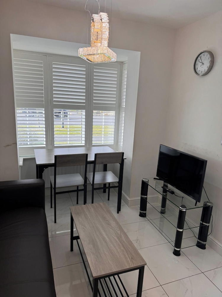 House - Sleeps 11 - Parking - Station Close