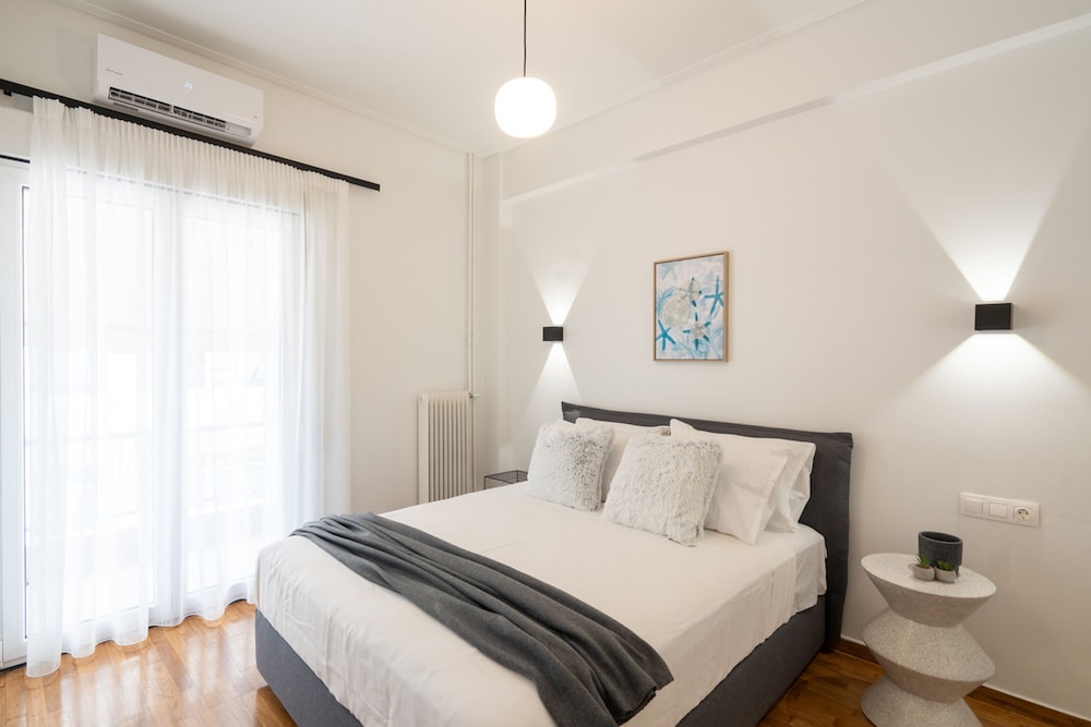 LIV - Premium Pagrati Apartment With View