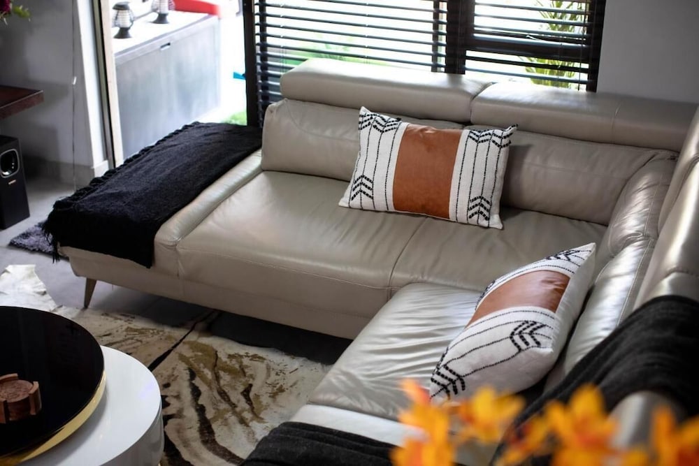 Luxurious Self-catering Apartment in Benoni With Private Entrance