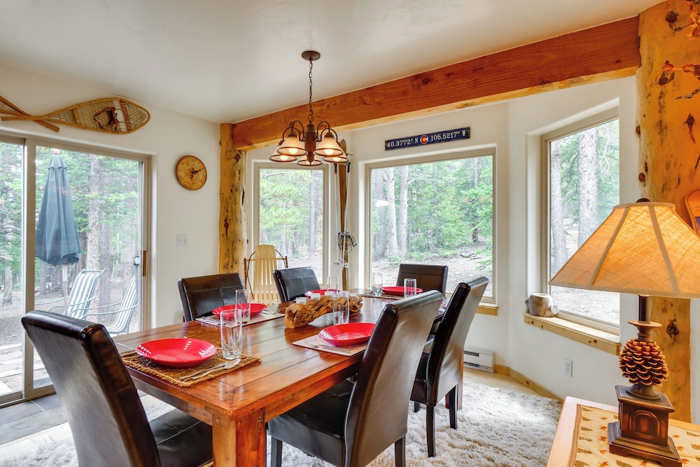 Hot Tub + Game Room: Fairplay Cabin Near Hiking