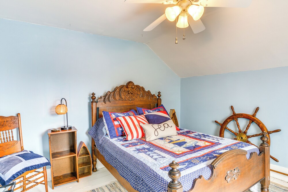 3 Blocks to Lake Ontario: Getaway in Cape Vincent!