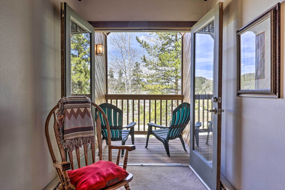 2 Mi to Lake Dillon: Spacious Condo w/ Mtn Views view 5