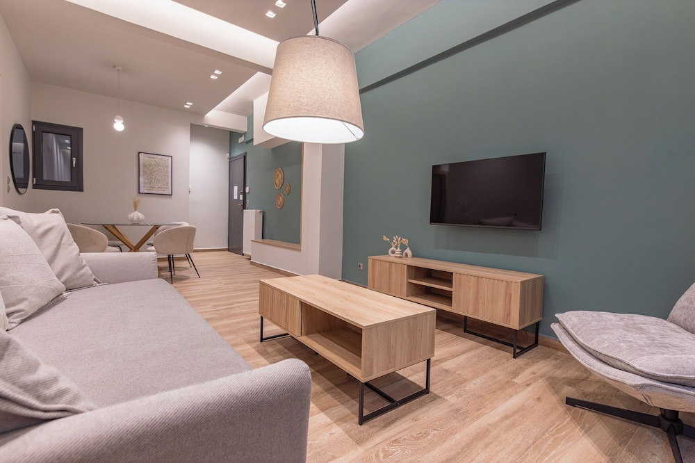 Phaedrus Living Pagkrati Modern Grove