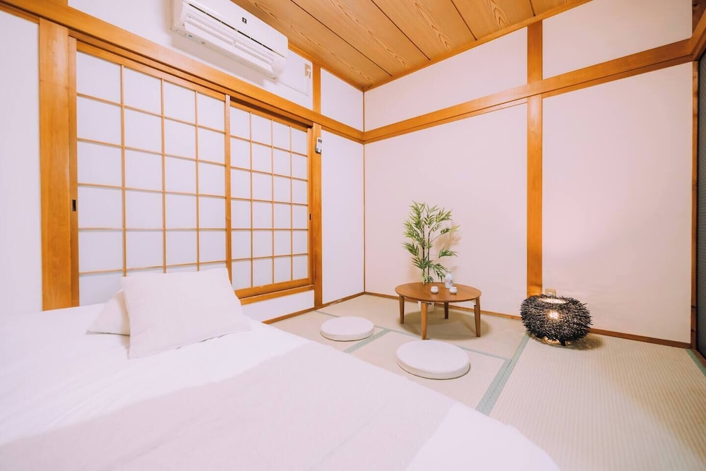 5BDR 1.5BA Osaka Castle House