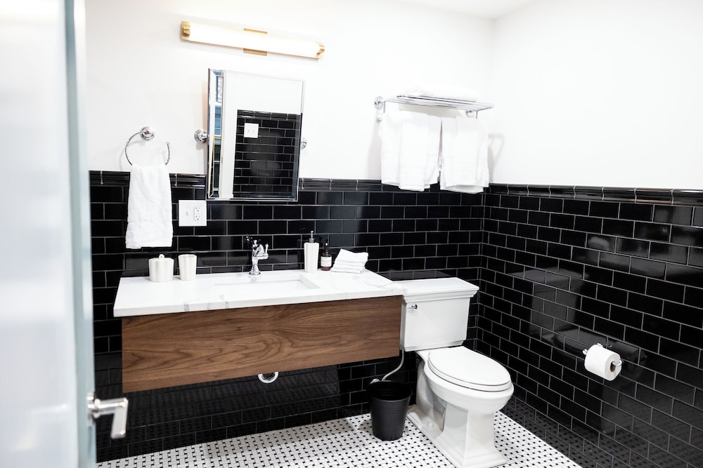 The Gas Lamp Hotel - 1BR - Tesla