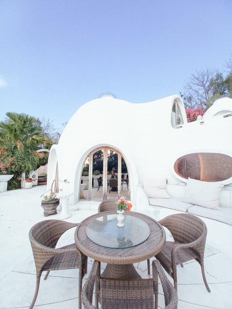 Mentigibay Dome Villa Lombok