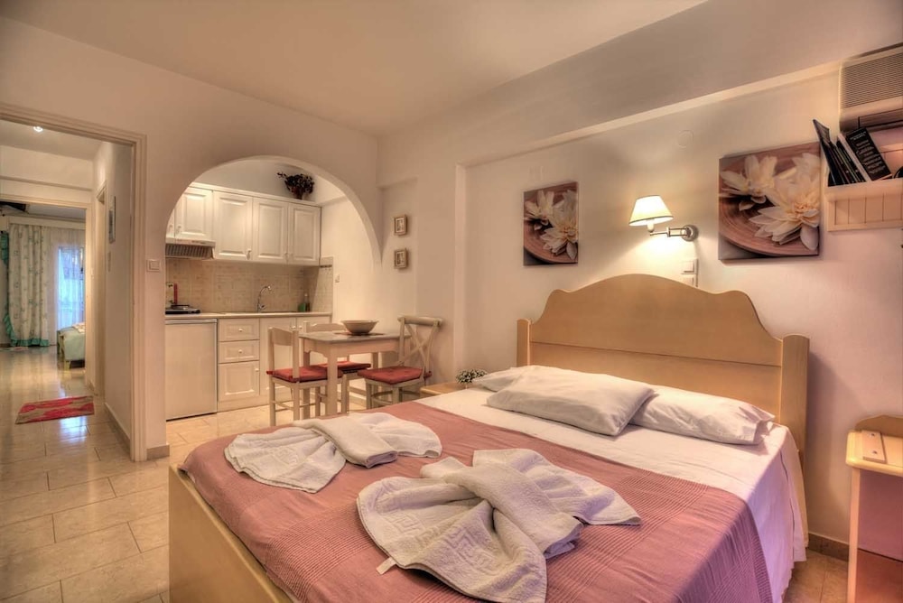 Leonardos Apartments photo 2