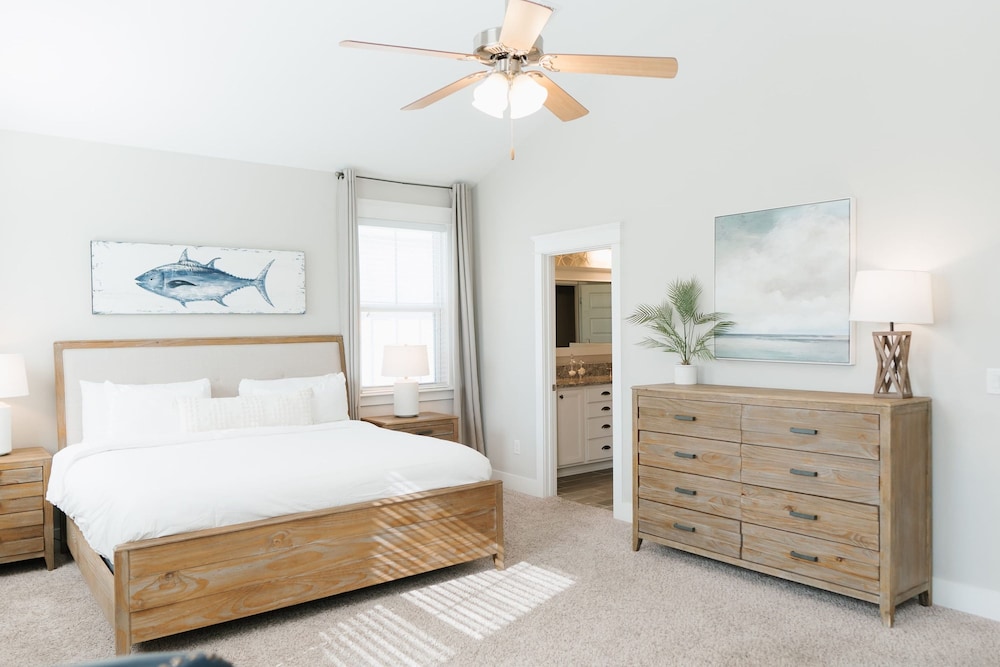 Teal Tides by Avantstay Golf Cart Bikes Pool Access Beach
