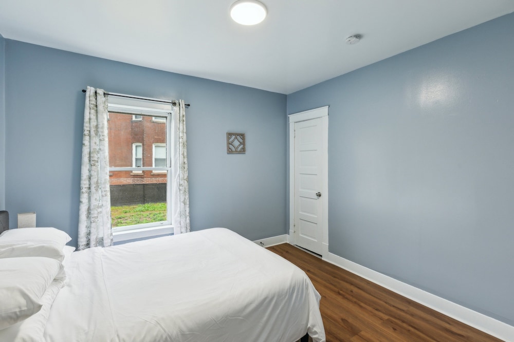 Comfy 3br Flat Close To The Falls 3 Bedroom Apts