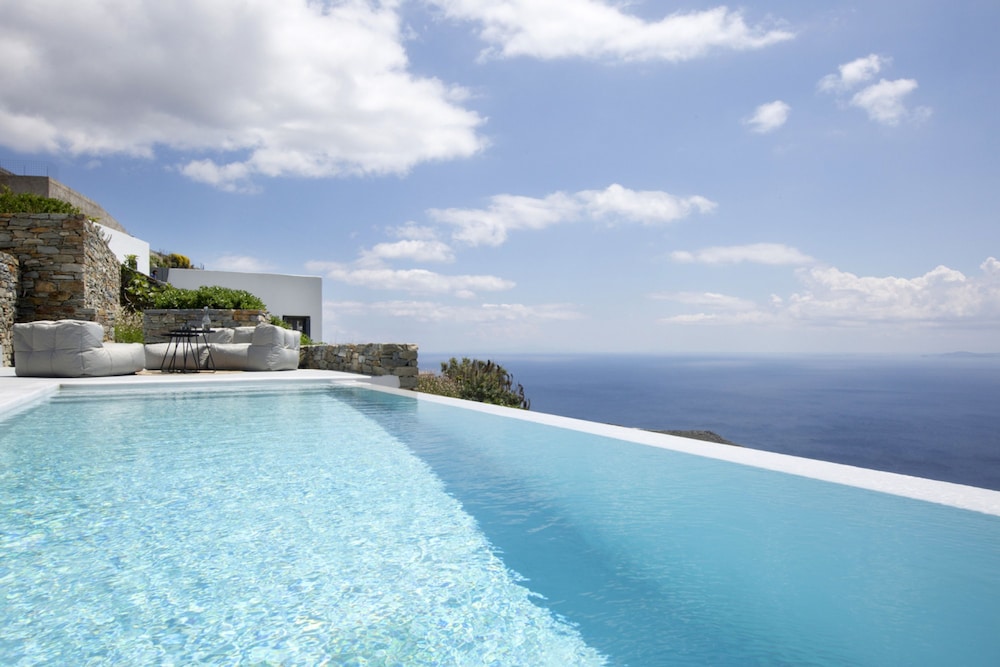 Houses G Y in Kardiani Tinos