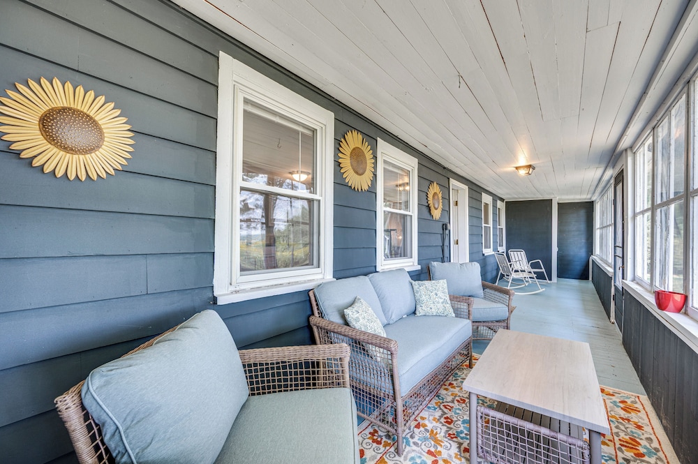 < 1 Mi to Lake: Mtn-view Cabin w/ Porch in Newport