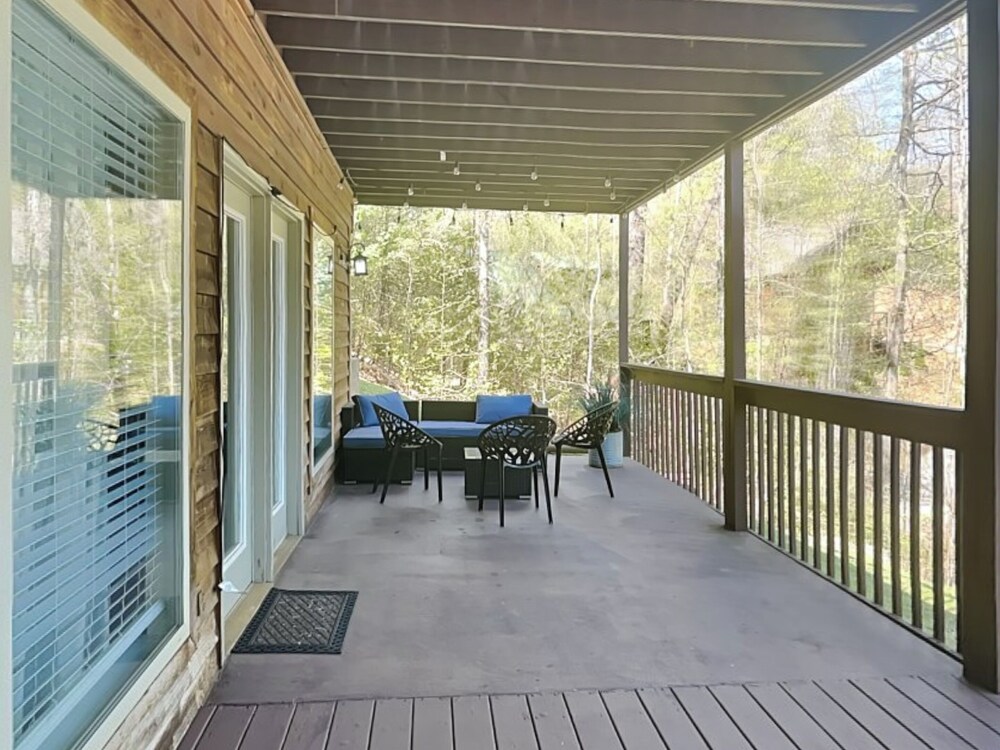Hilltop Hideaway by Jackson Mountain Rentals