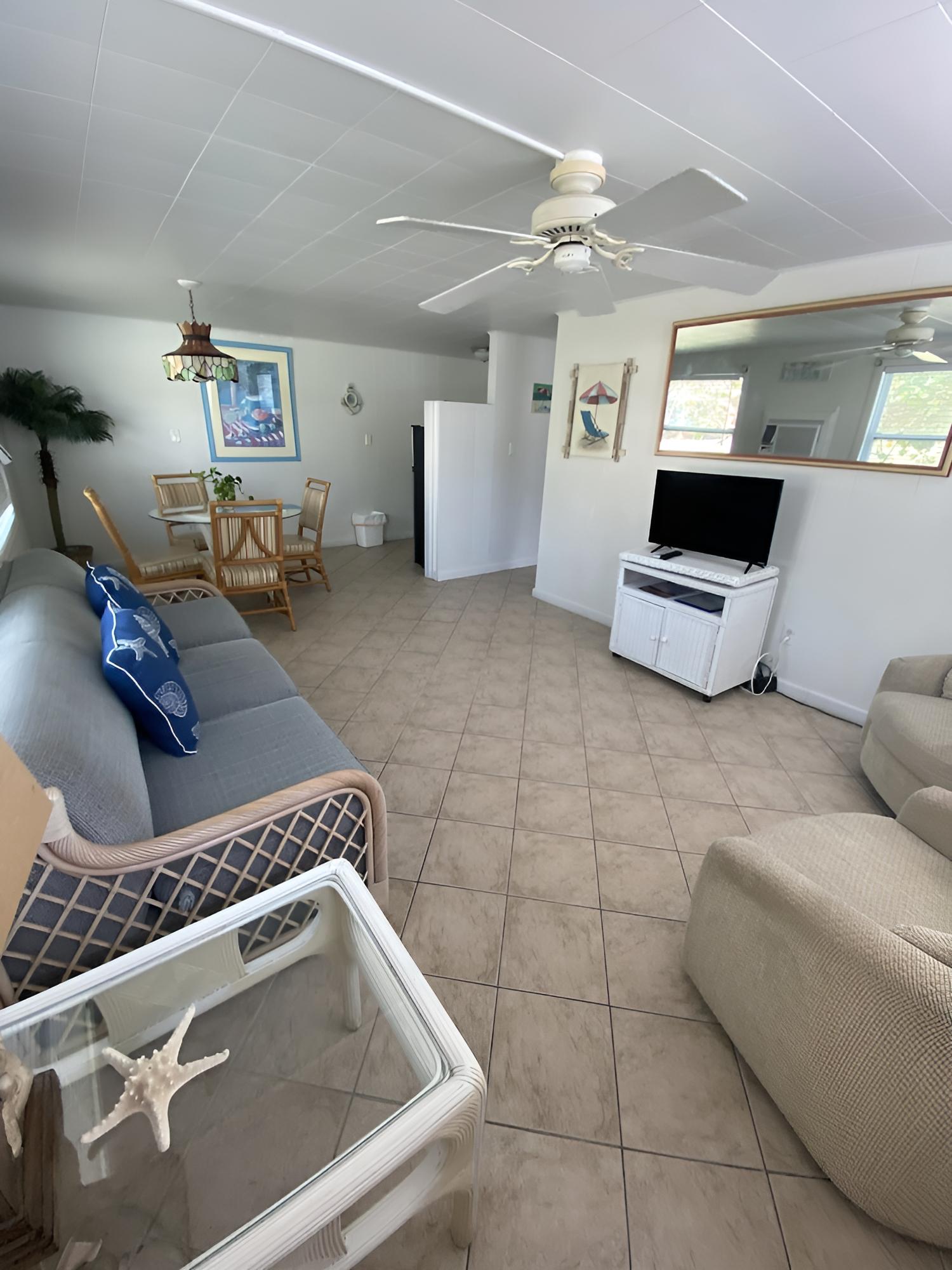 Tropical Winds Motel & Cottages
