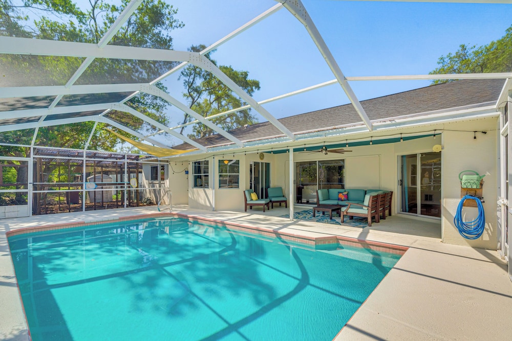 Private Pool & Lanai: Spring Hill Oasis
