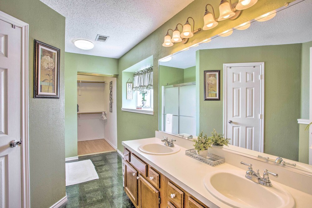 Family-friendly Rowlett Home: 23 Mi To Dallas - Property Image 8