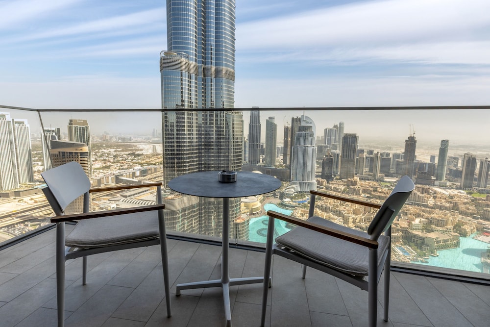 Luxury Apt w Spectacular Burj Khalifa Views