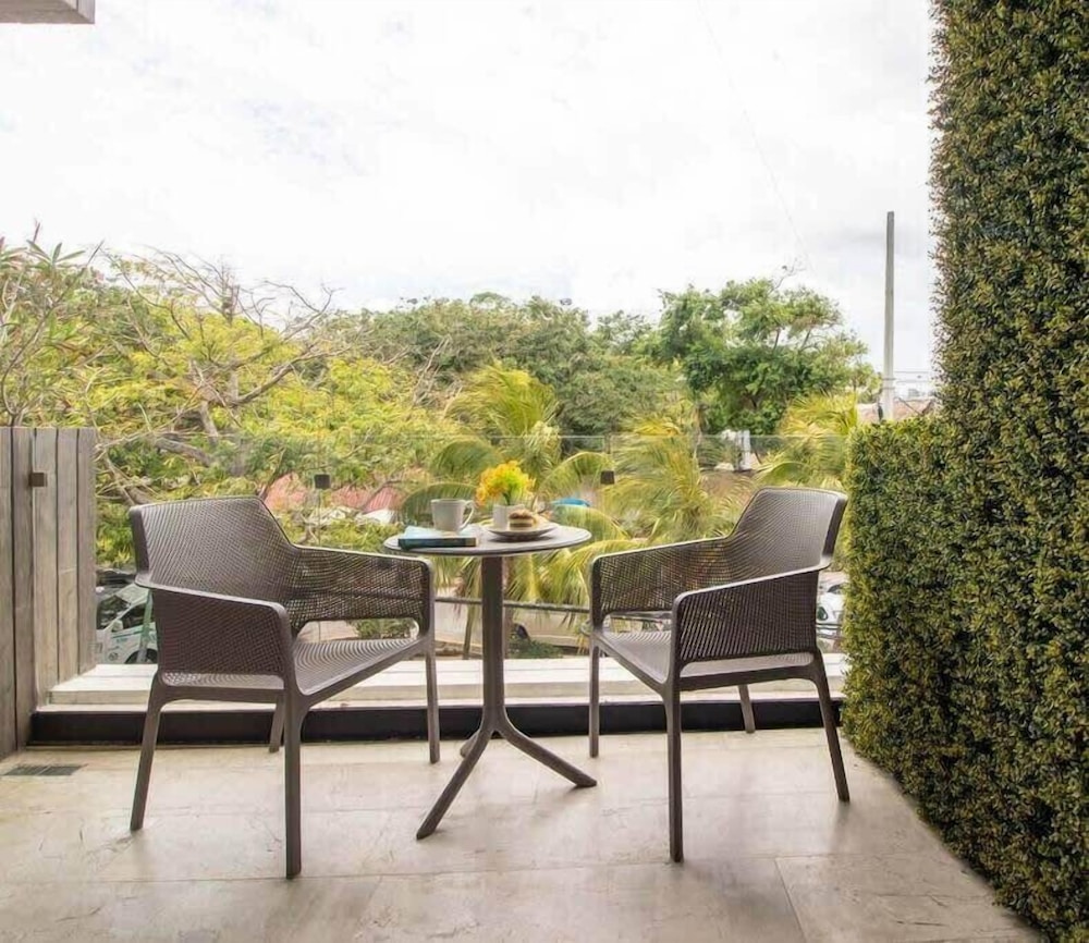Ocean view Rooftop Studios with Pool