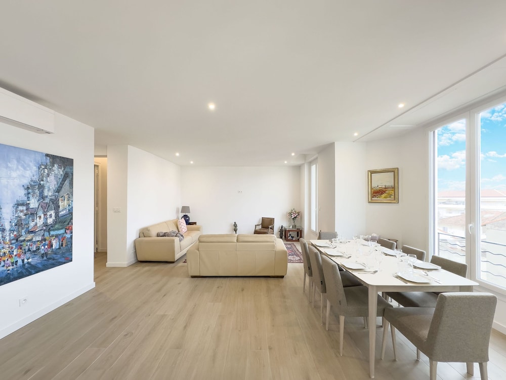 Le Duplex in Cannes With 4 Bedrooms and 3 Bathrooms