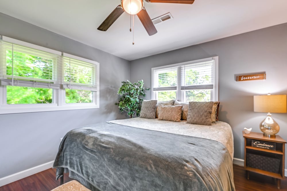 Near Dtwn Somerset: Tranquil Getaway w/ Fire Pit