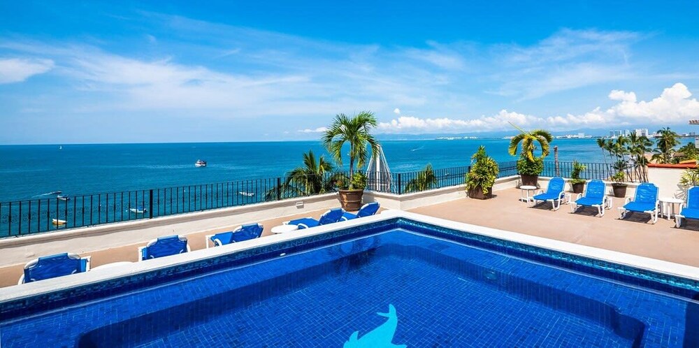 Cozy 2BR King Beds - Rooftop Pool - Fast Wifi