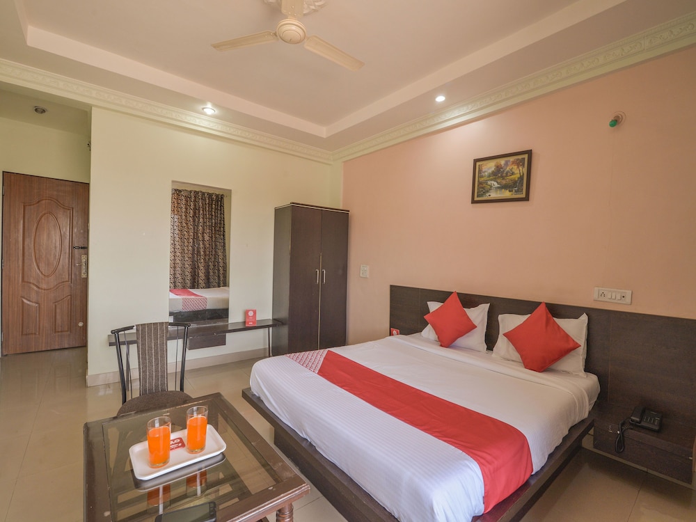 OYO 13151 Hotel Om Palace