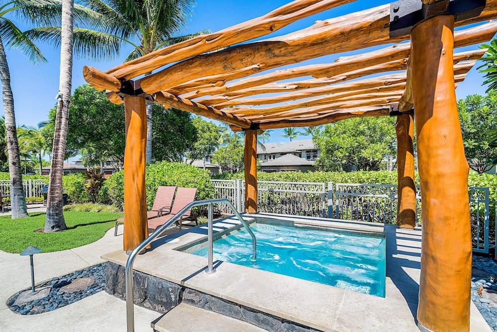 Ocean & Mountain Views - 2BR With Loft, 4 Beds - Relax in Luxury - Vrkcv