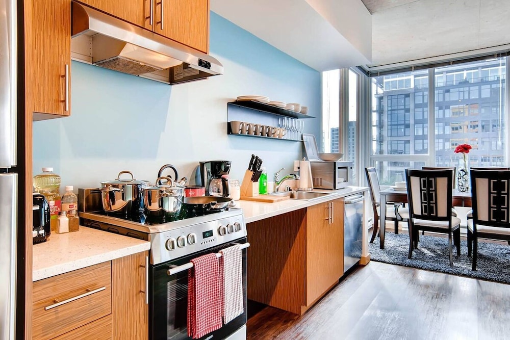 1 Location 2BR Across From Space Needle -vr1