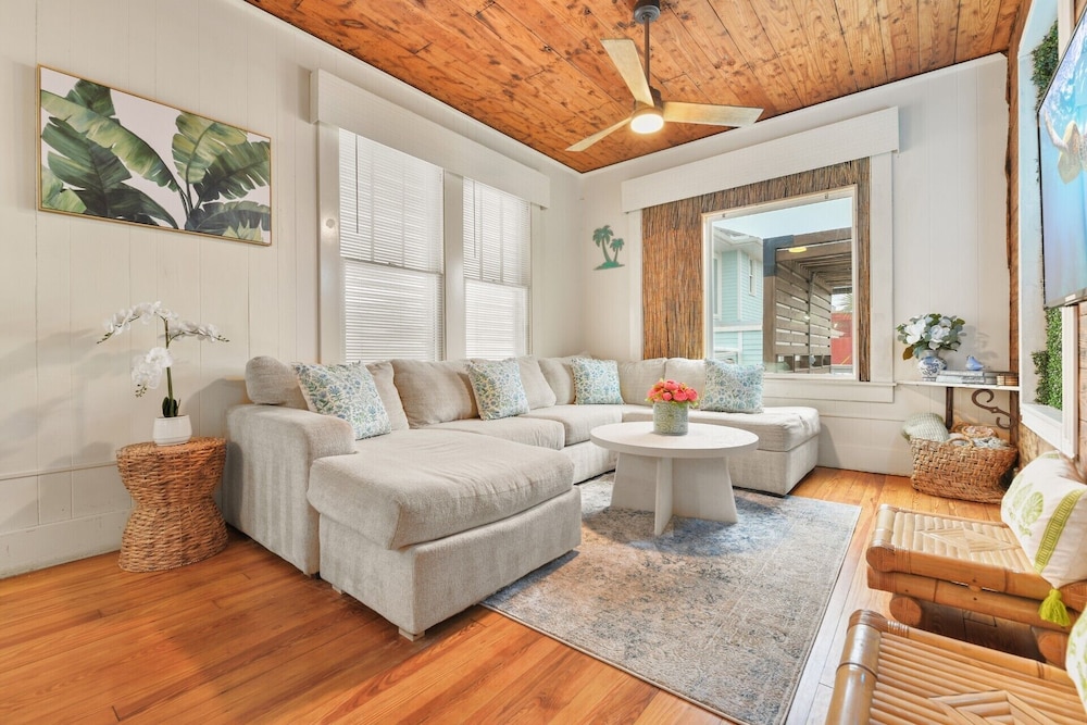 The Grand on Ave O by Ryson Vacation Rentals