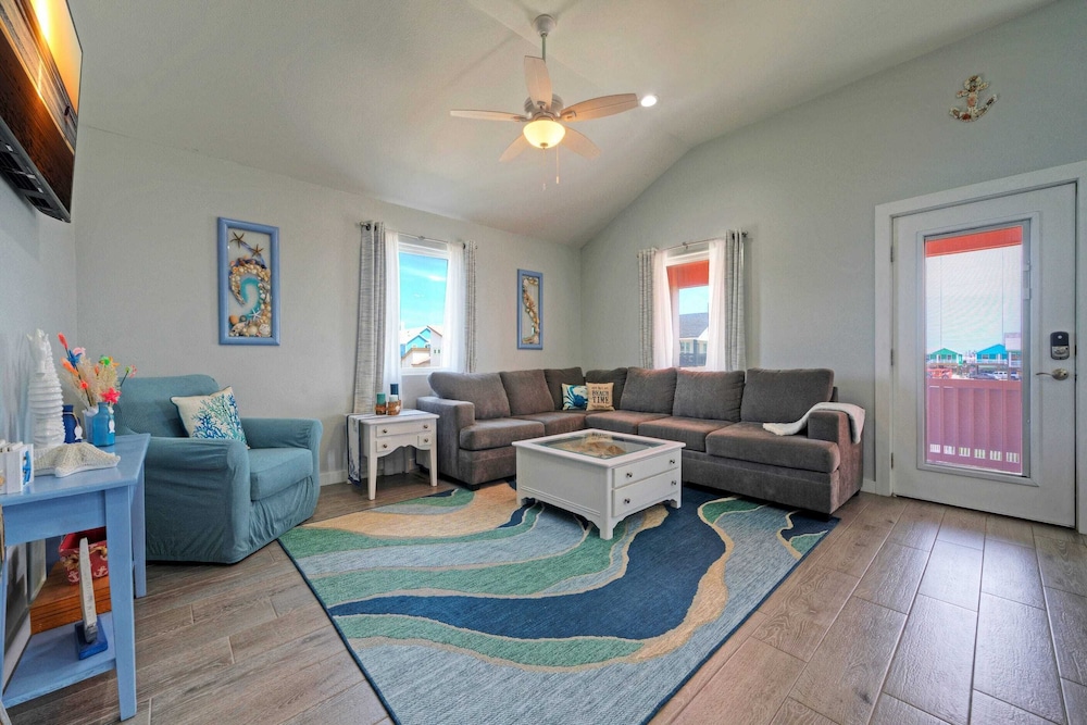 Port A Getaway Games, Grill, Close to Beach Sandy Feet Retreat by Avantstay