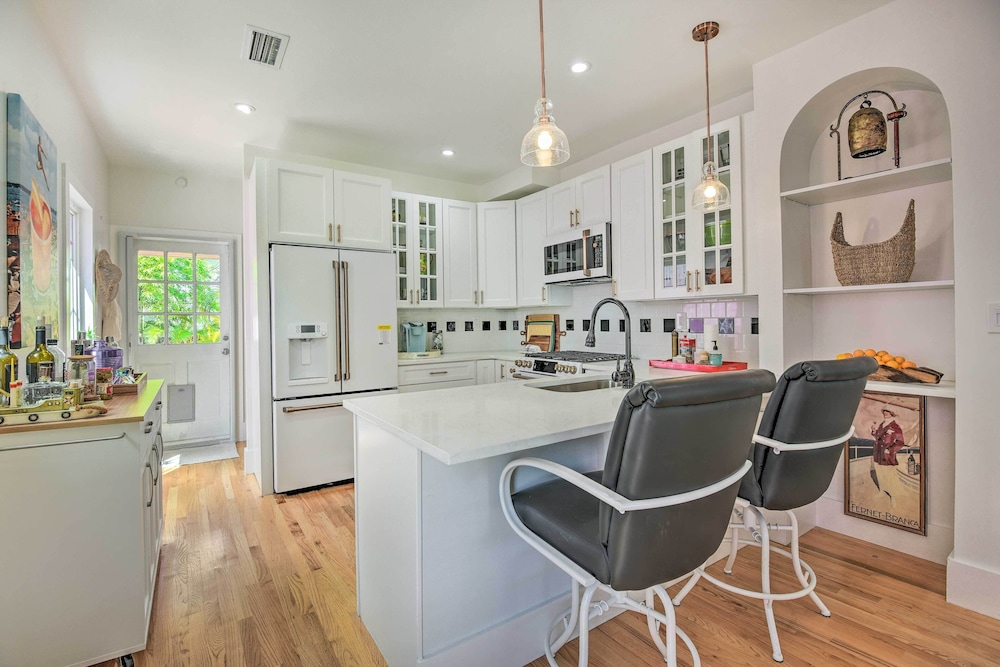 Sarasota Home in Historic District w/ Patio!