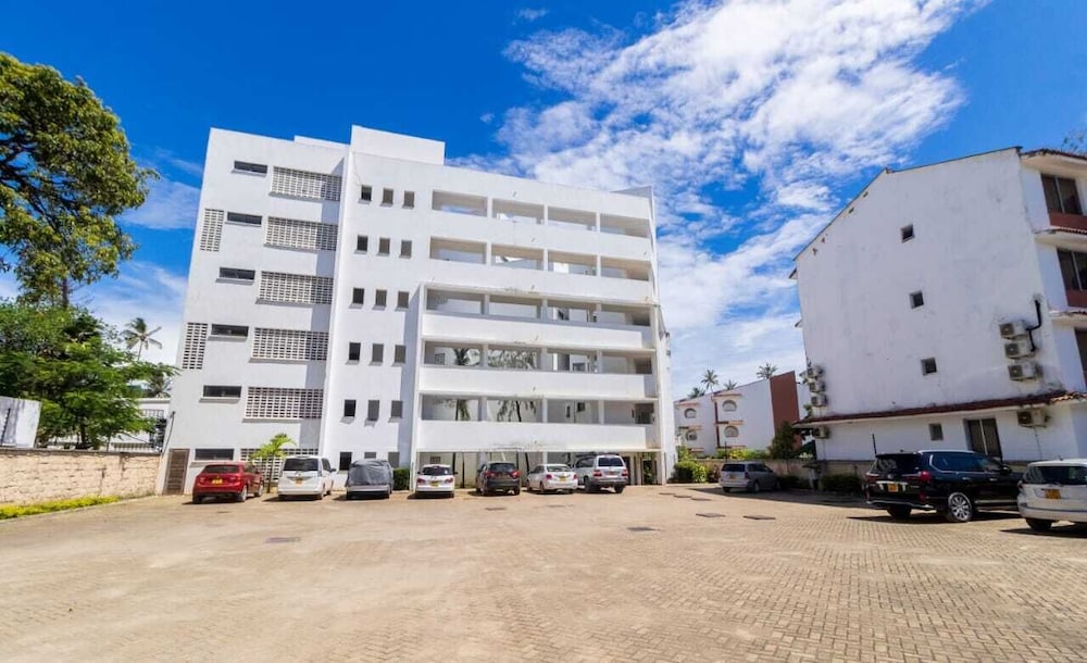 Lux Suites Vee Xanadu Luxury Apartments view 3