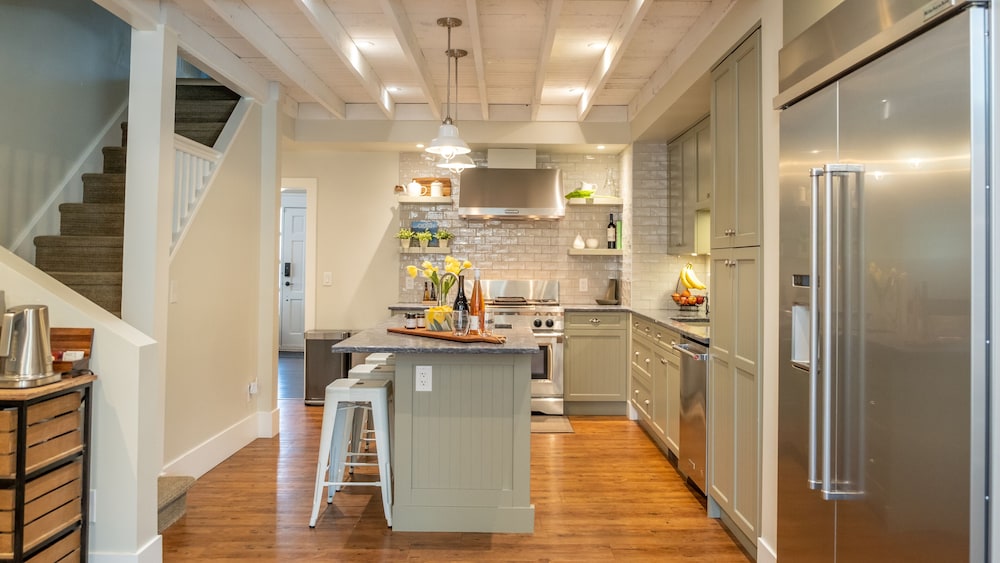 Kelowna Bed & Breakfast (CHATHAM HOUSE)