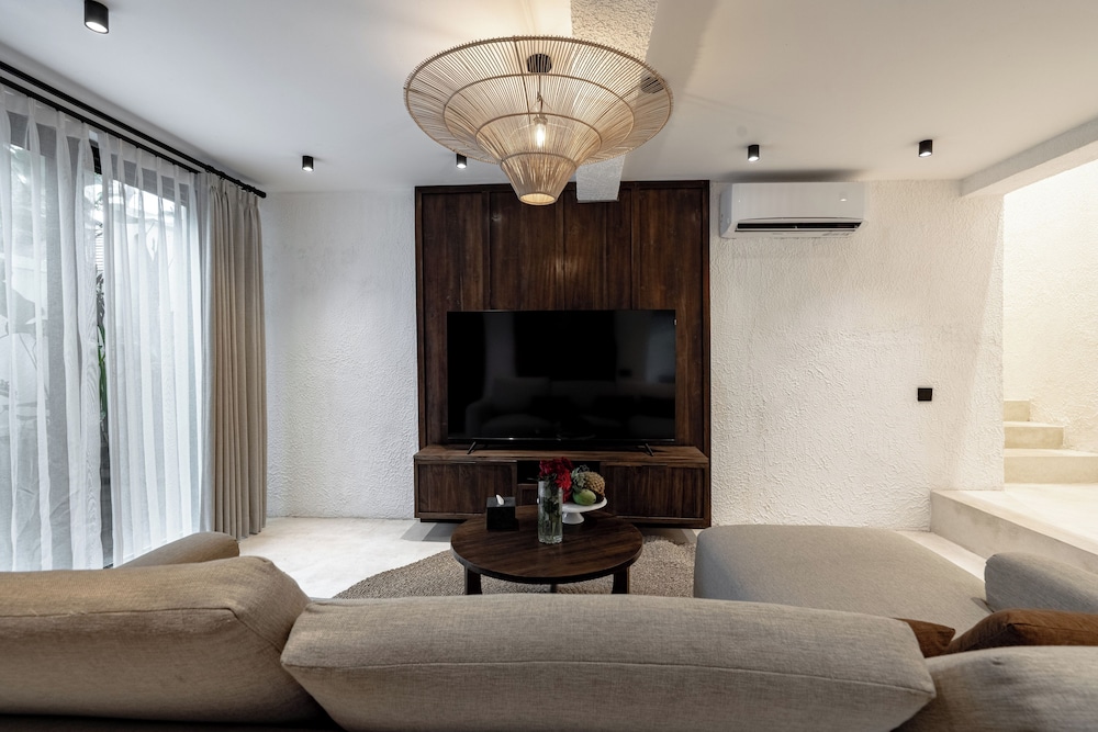 Sacred Jungle by EVDEkimi Ubud – Modern Villas and Apartments with Kitchens, Pools, & Personalized Concierge Service