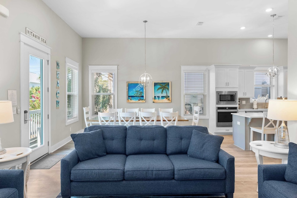 Mins to Beach Access + Pet-friendly + Golf Cart 30A White Sands by Avantstay