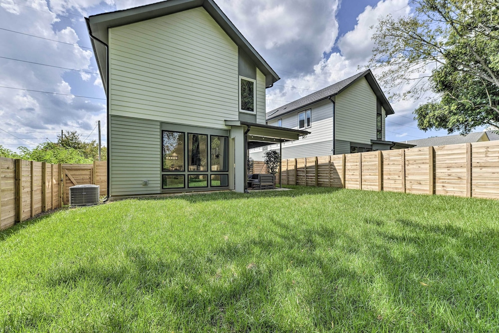 Modern Raleigh Home w/ Patio ~ 2 Mi to Downtown!
