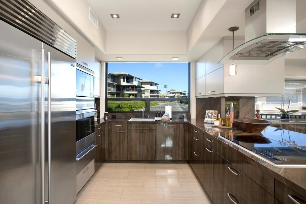 Kapalua Bay Villas 2 Free Rental Cars KBM Resorts Panoramic Ocean Views 2 Units, 3 Bedrooms Ml-1990