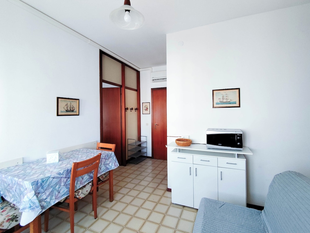 Comfy Flat With Pool and Balcony