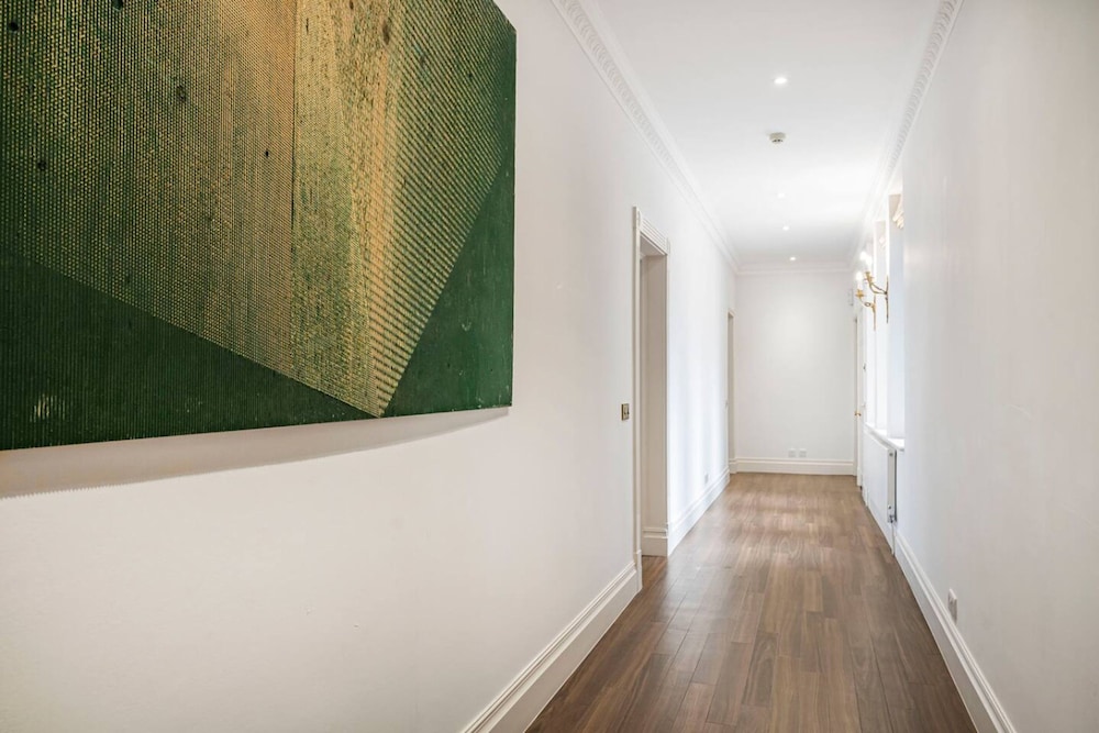 Luxury 3BR Mayfair Apartment Near Green Park