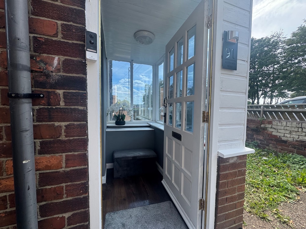 9 Guests - Free Parking - Cozy 3 Bedrooms