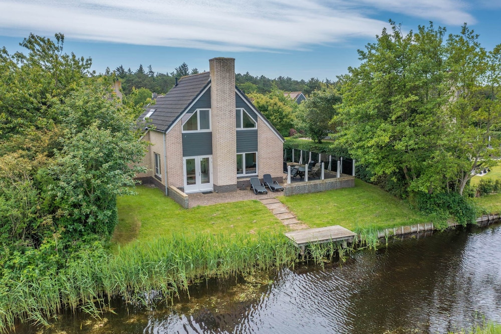 Charming Villa With Sauna on the Water