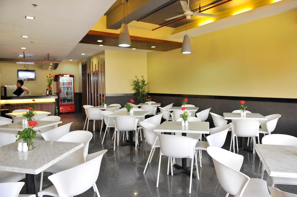 Cebu Vacations - Express Inn - Cebu Hotel - Property Image 2