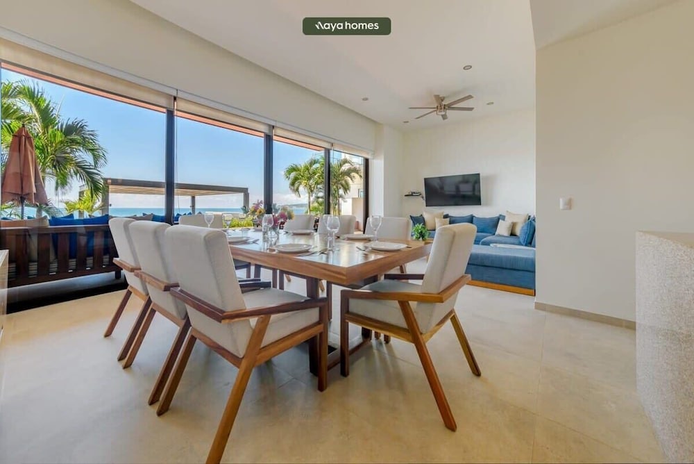 Luxurious 3BR Condo Right Next to the Beach - King
